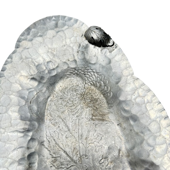 Hammered Aluminum Tray Dish Leaf Design Vintage Decorative Trade Continental - Picture 7 of 7